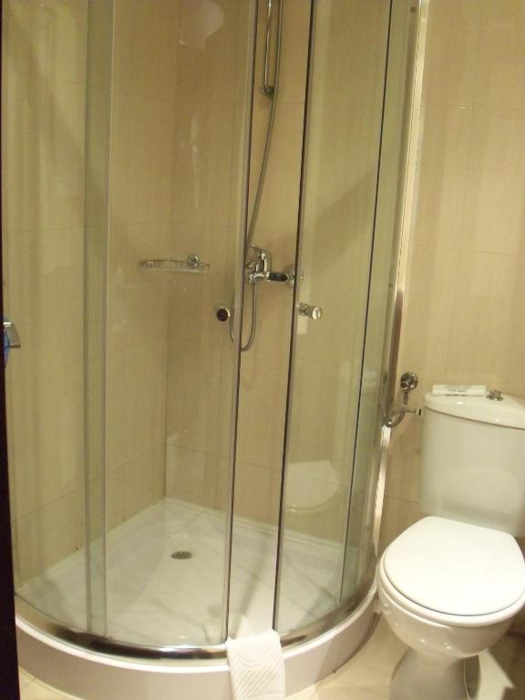 Chambre Lits Jumeaux avec Lit d'Appoint (2 Adultes + 1 Enfant)