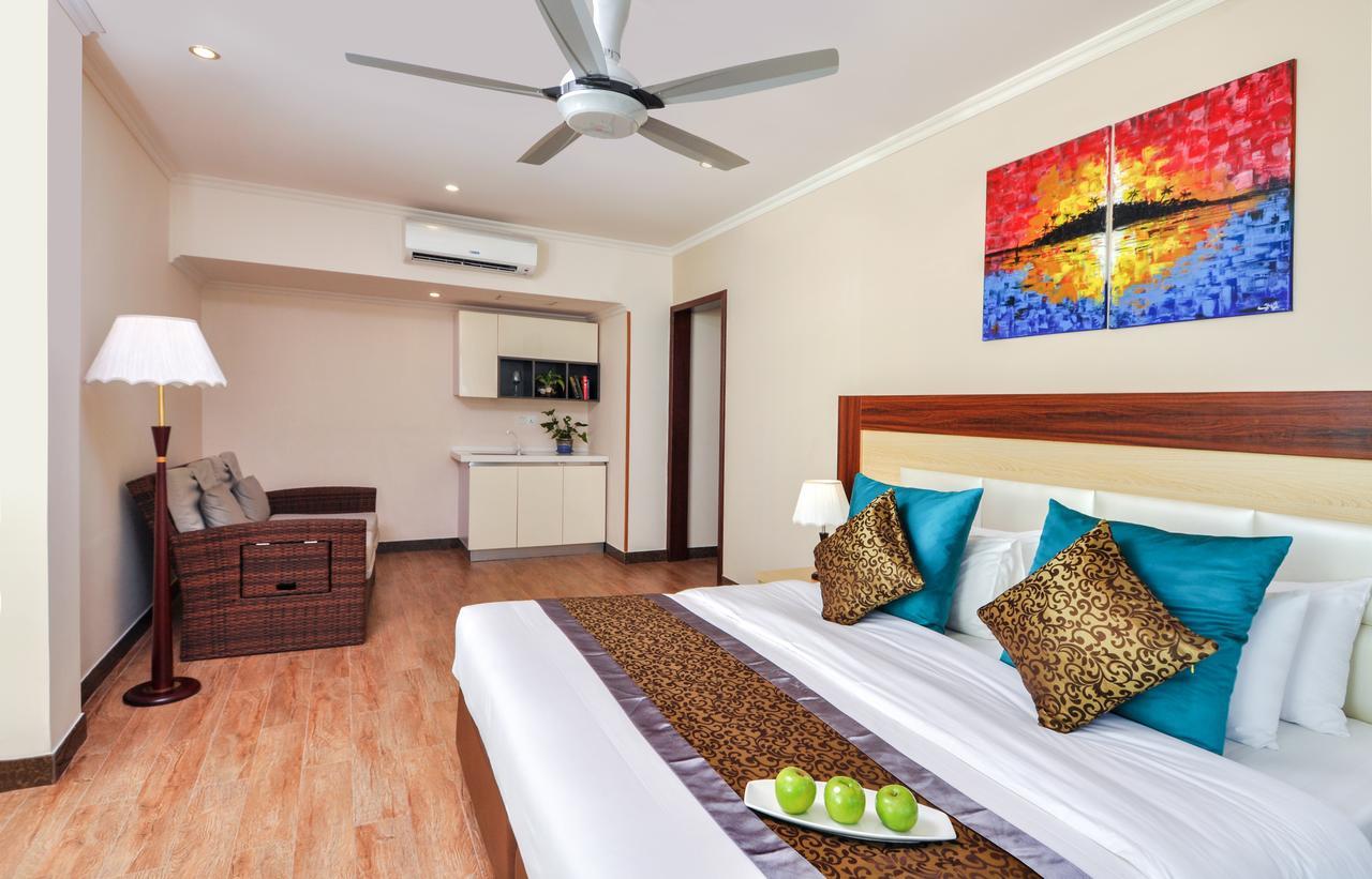 Honeymoon Suite Jacuzzi