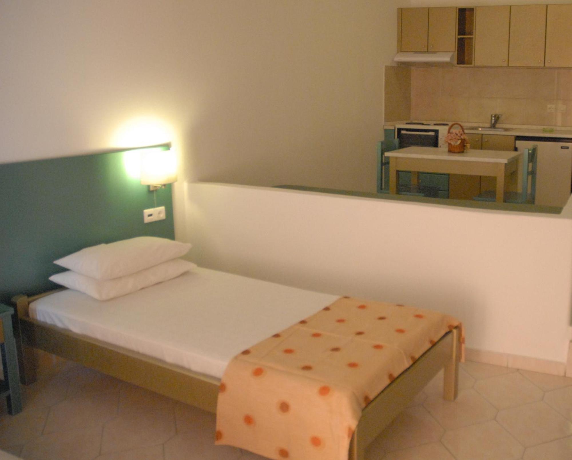 Studio with Pool View (2-3 adults)