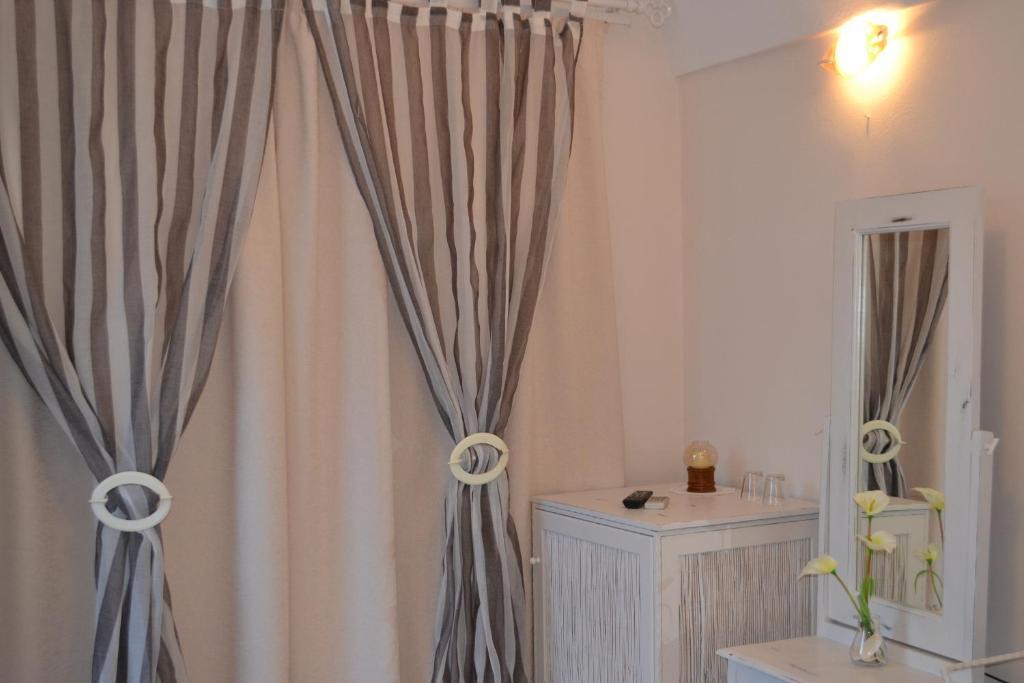 Single Room,254077341:JPEG