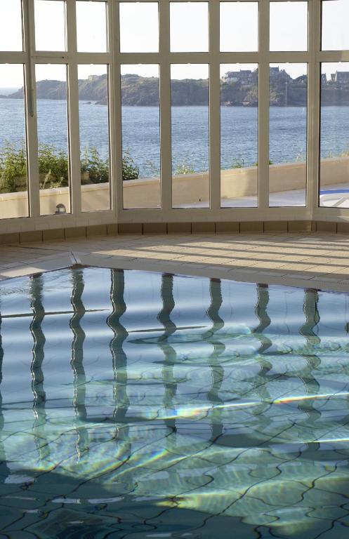 Appartement 1 Chambre (4 Adultes) avec Vue Partielle sur la Mer