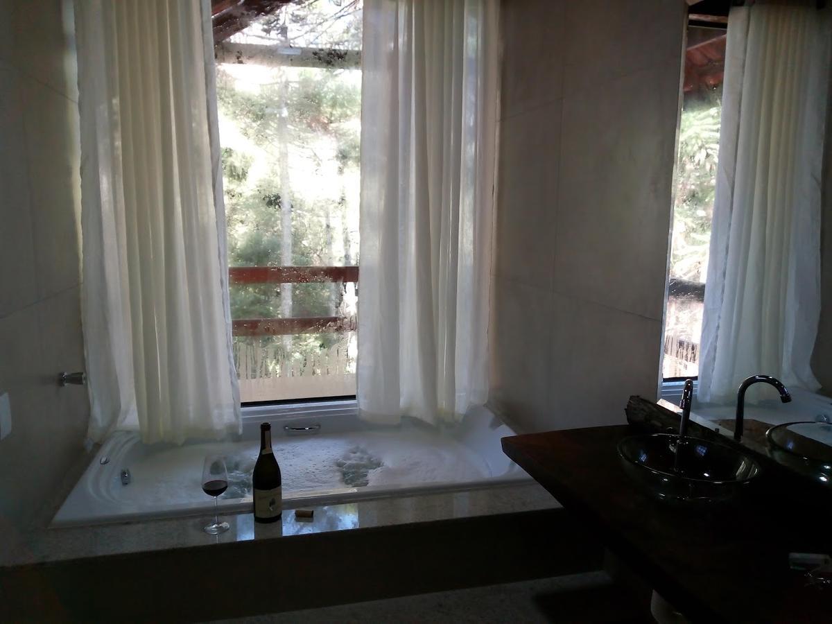 Chalé com Banheira de Hidromassagem Panorâmica e Lareira - Nebiollo