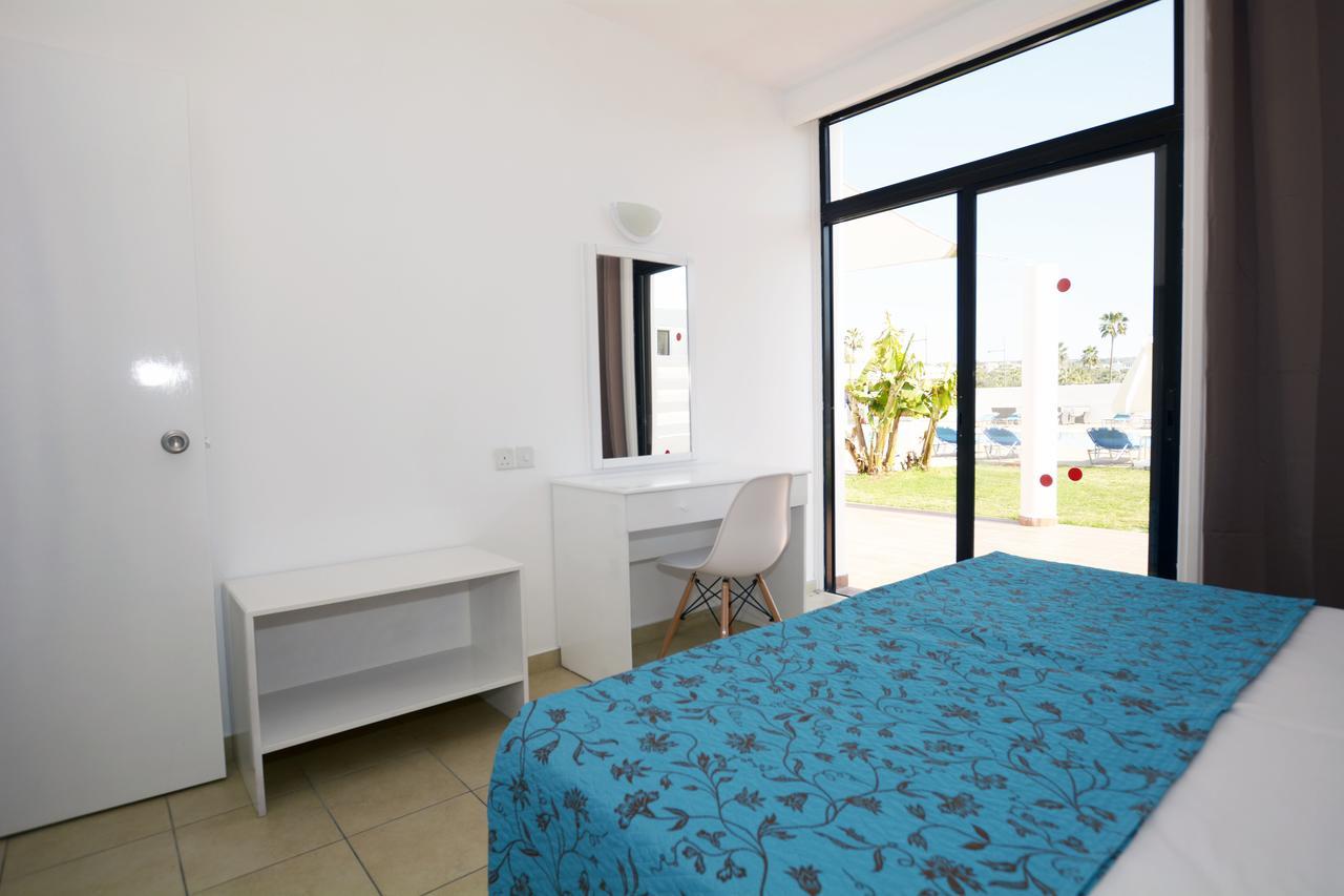 Double or Twin Room Easy Pool Access