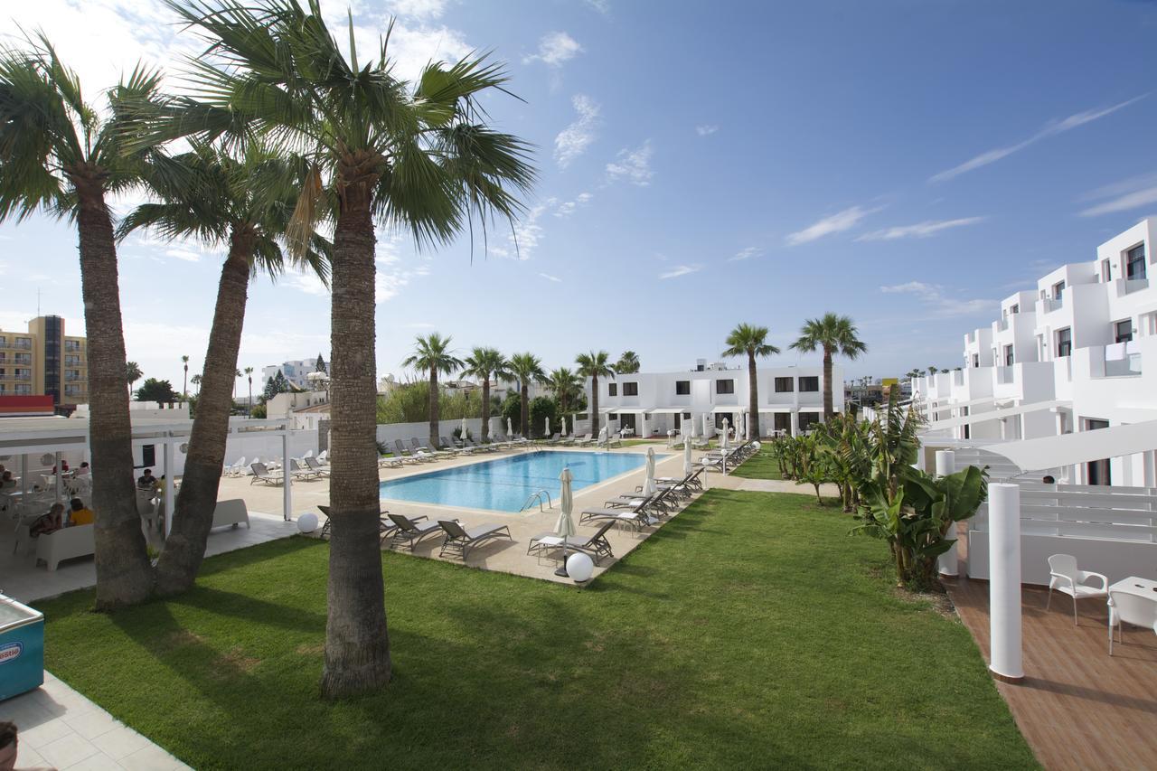 Deluxe Studio Pool View
