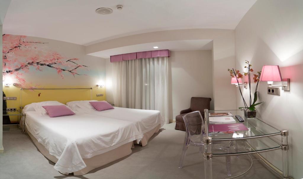 Quarto Superior com Cama de Casal ou 2 de Solteiro e Varanda
