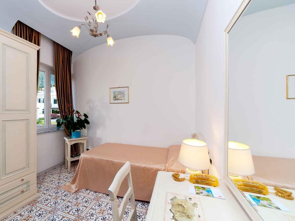 Single Room,1576704389:JPEG