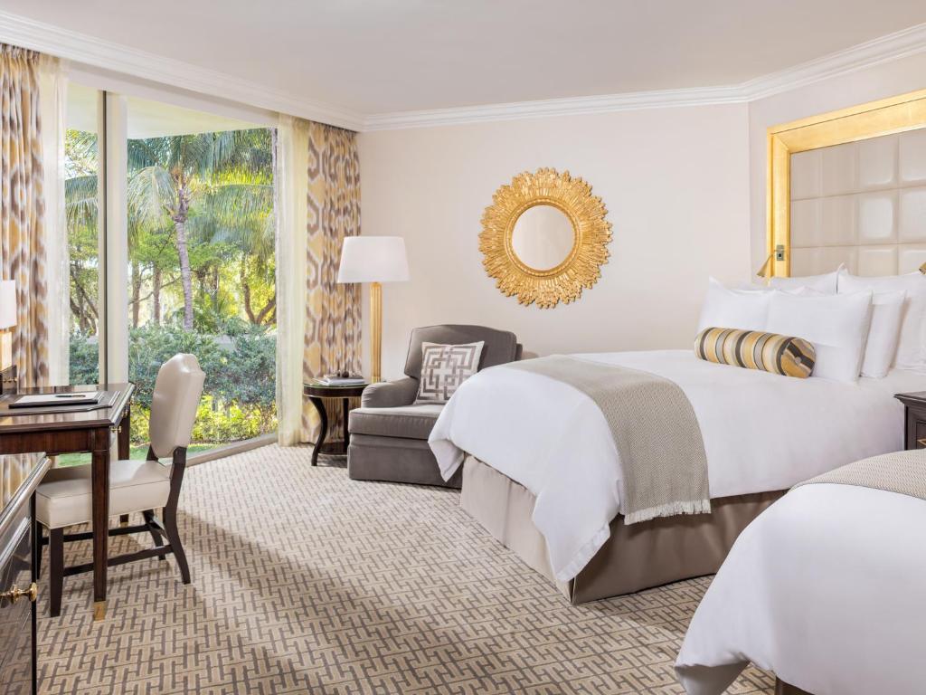 Premier Zimmer mit 2 Queensize-Betten und Blick auf den Golf