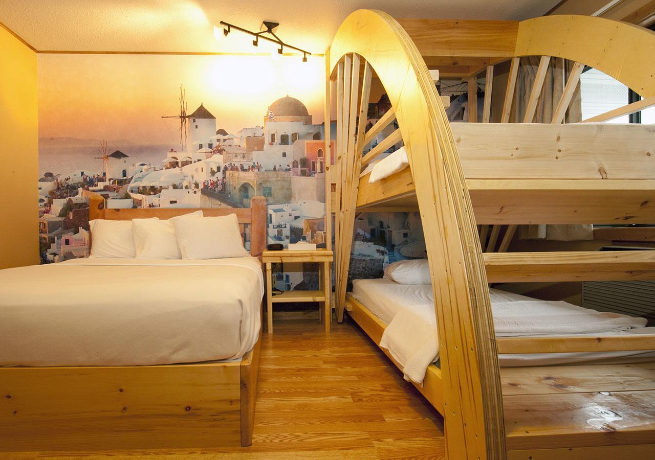 Resort Room 1 Queen with Bunk (includes free water & theme park passes)