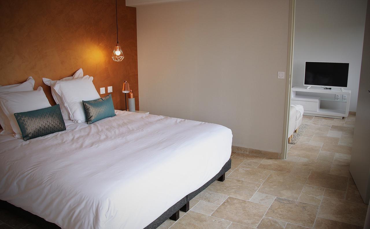 Standard Double Suite,666809361:JPEG