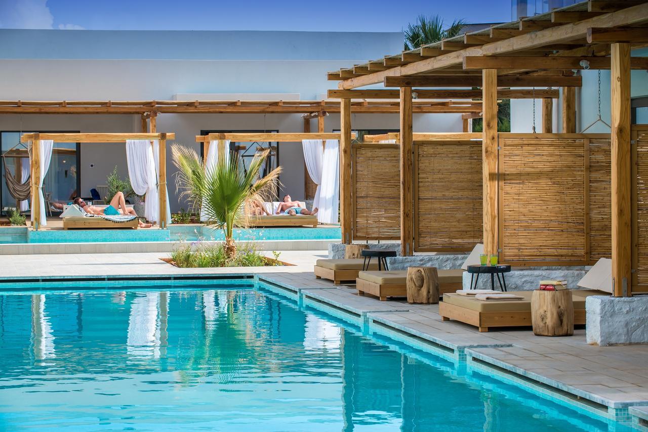 Chambre Double Plus - Accès Direct à la Piscine