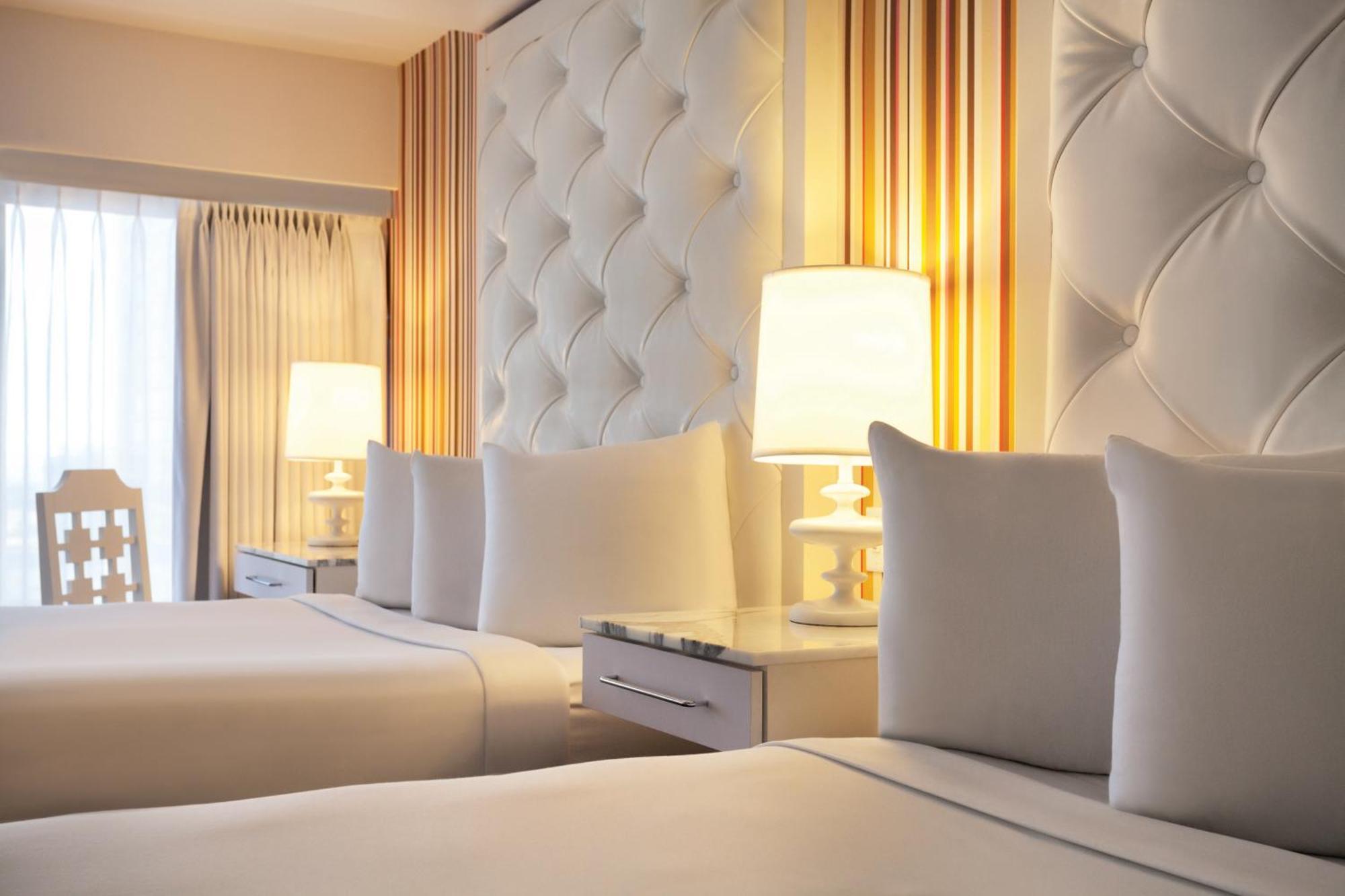 Quarto Go com 2 Camas Queen-size e Vista da High Roller (Roda Gigante) - Não Fumantes