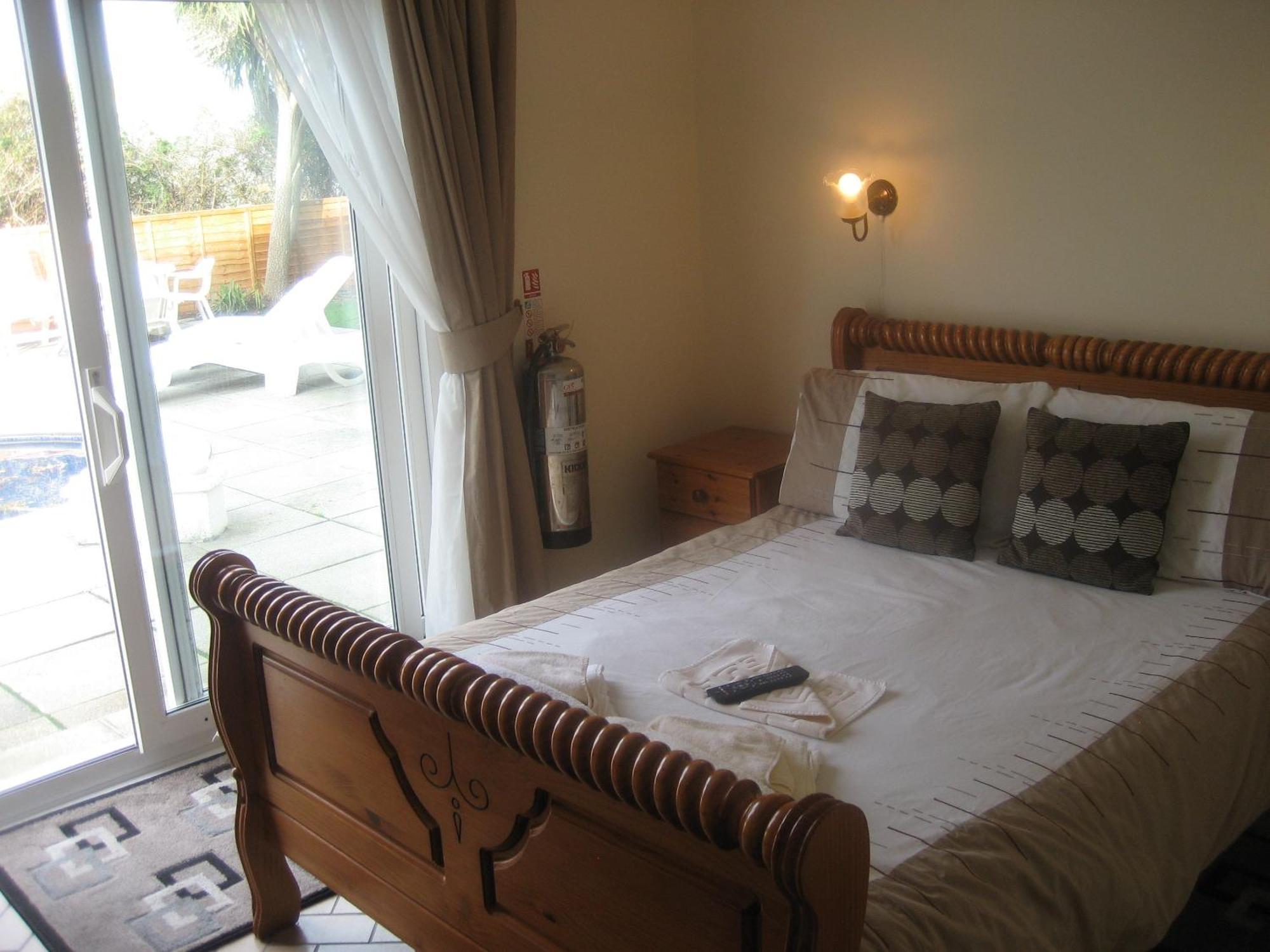 Family Room (2 Adults + 2 Children)