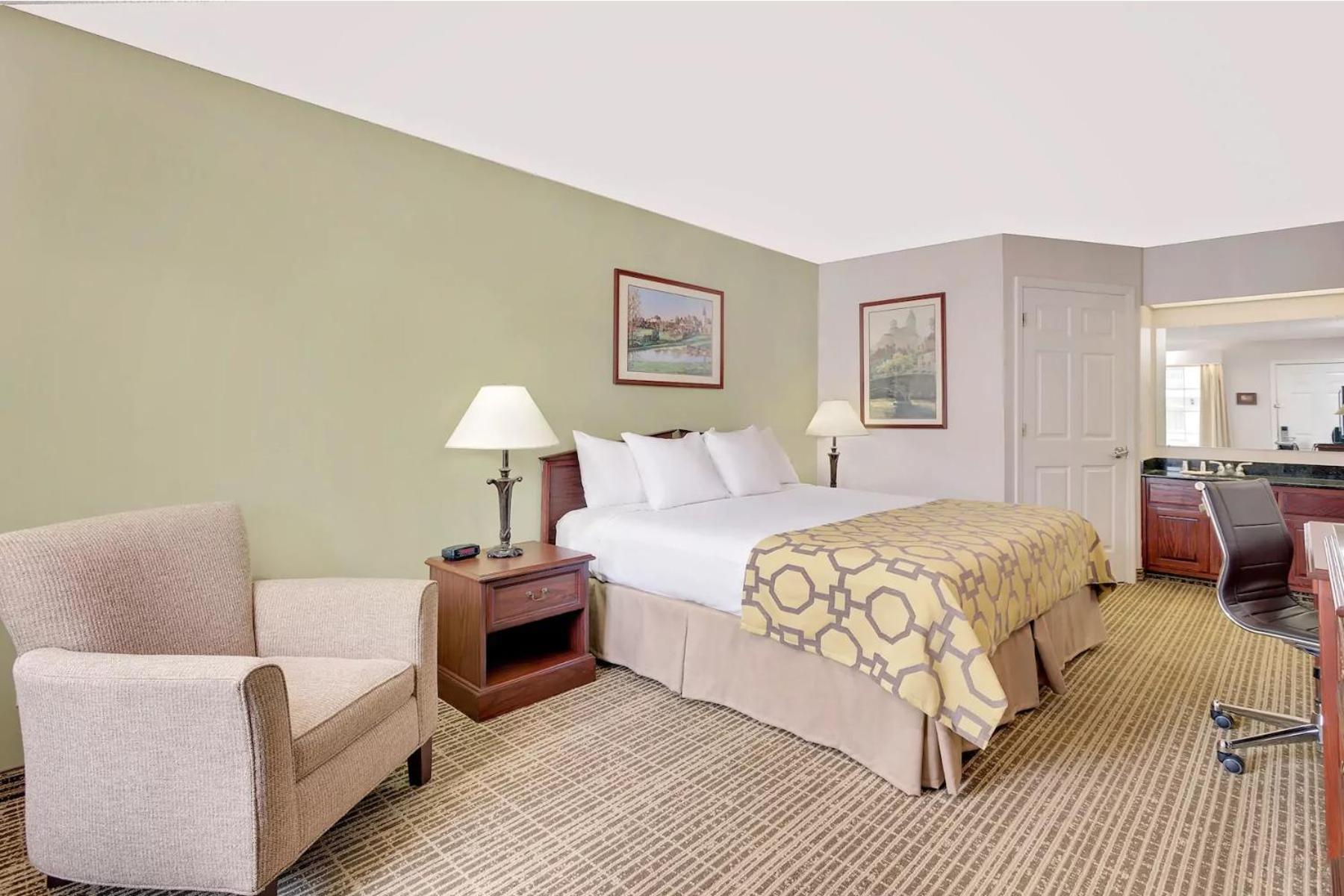 One-Bedroom King Suite - Non-Smoking