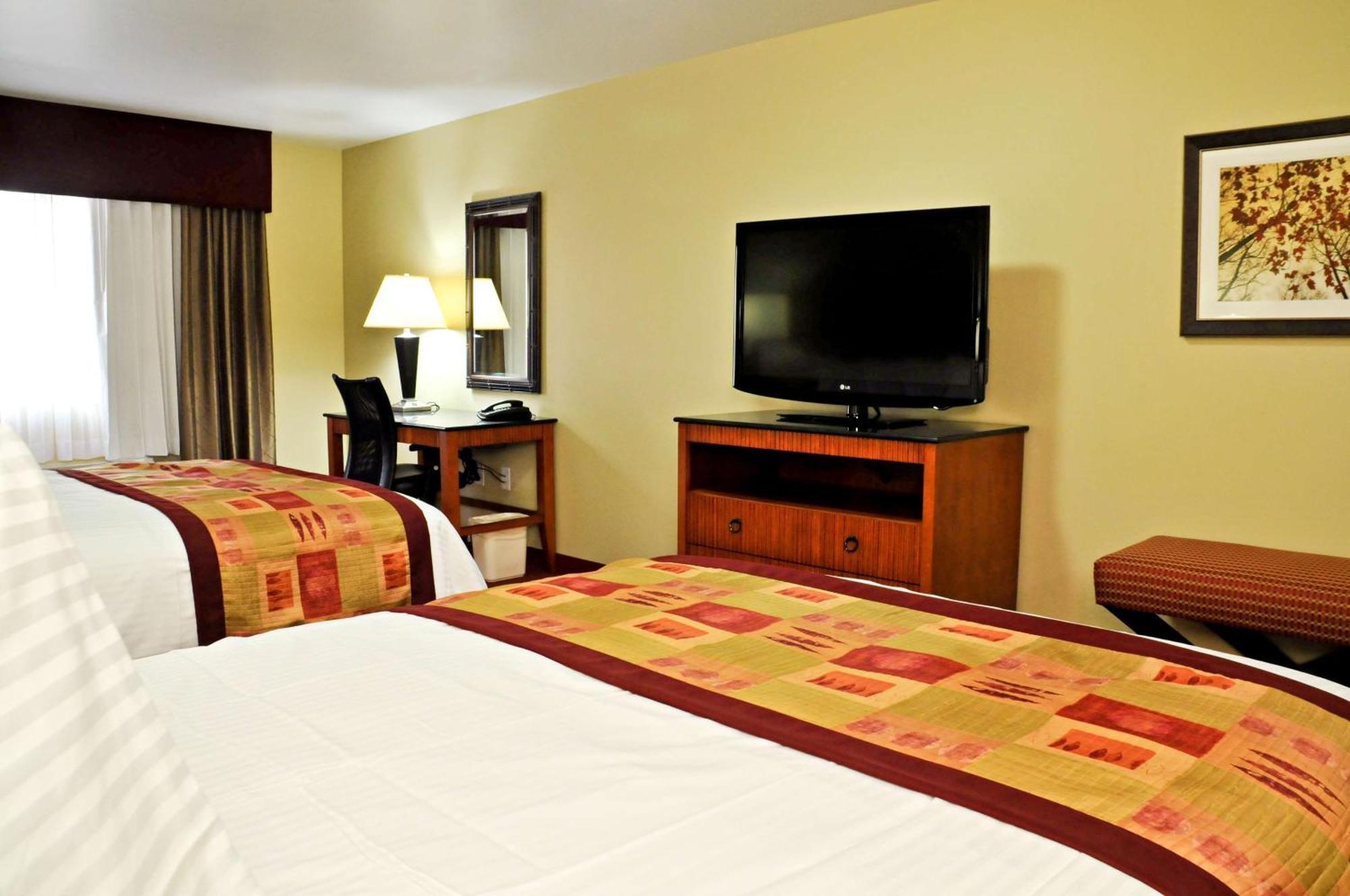 Queen Room Two Queen Beds Kitchenette
