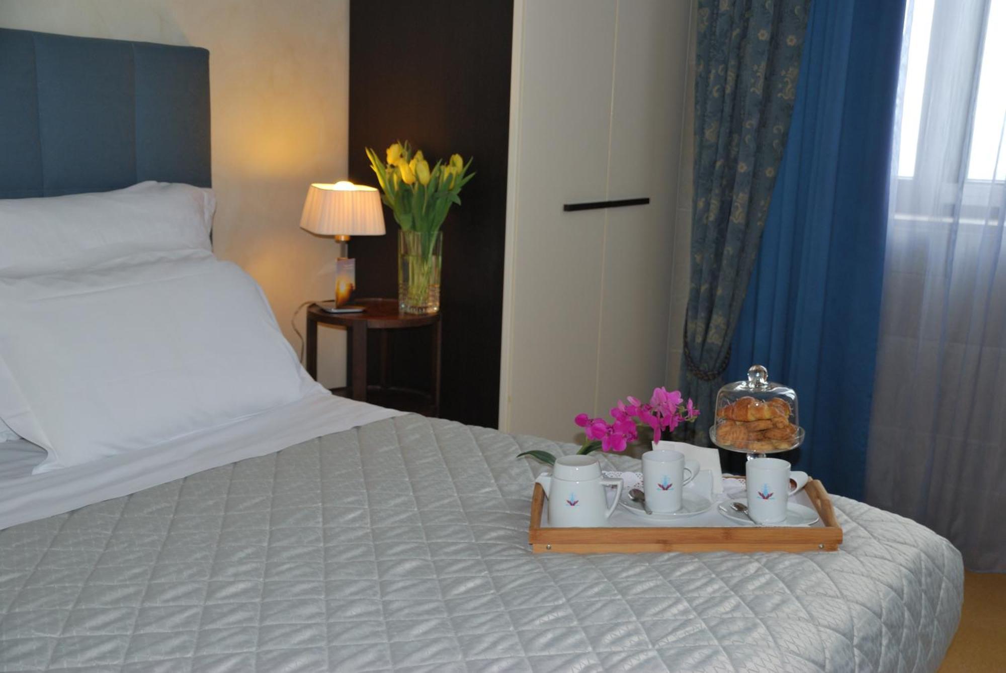 Double or Twin Room Sea View