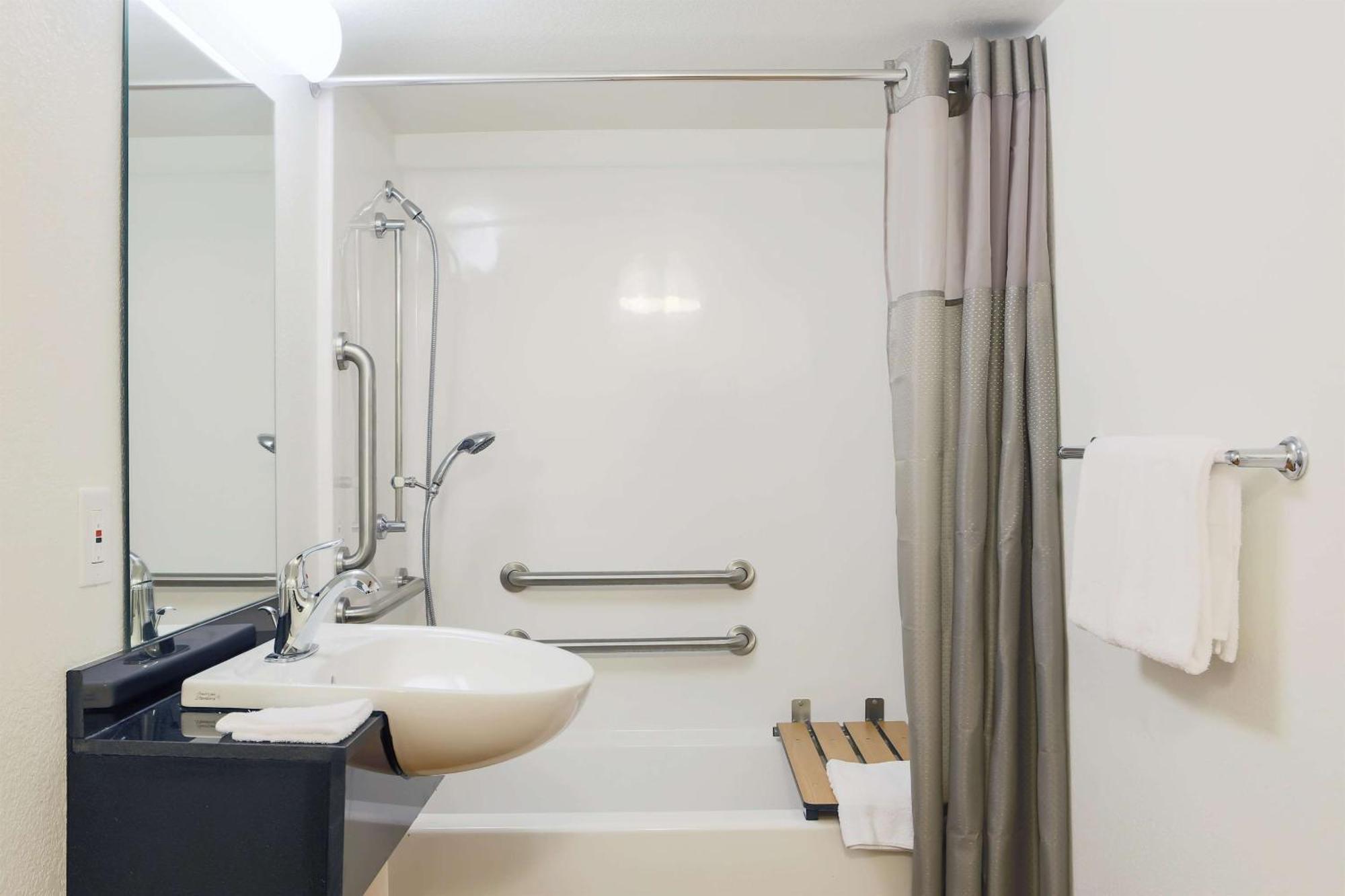 Quadruple Room Disability Access,1030537354:JPEG