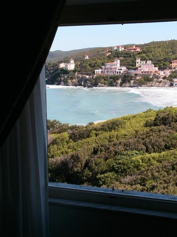 Camera Matrimoniale/Doppia con Letti Singoli con Vista Mare Parziale