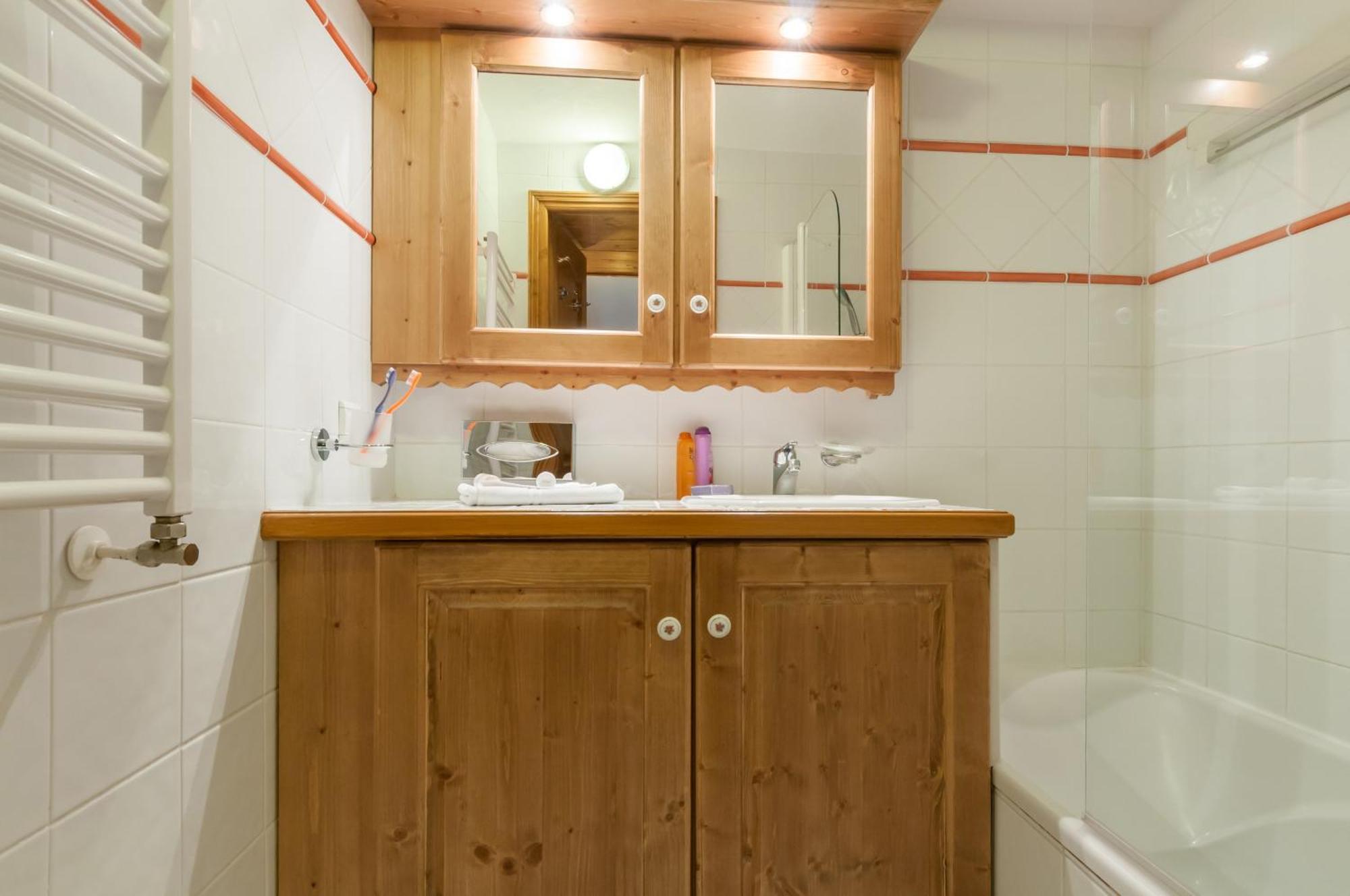 Three-Bedroom Apartment Balcony,1293388477:JPEG