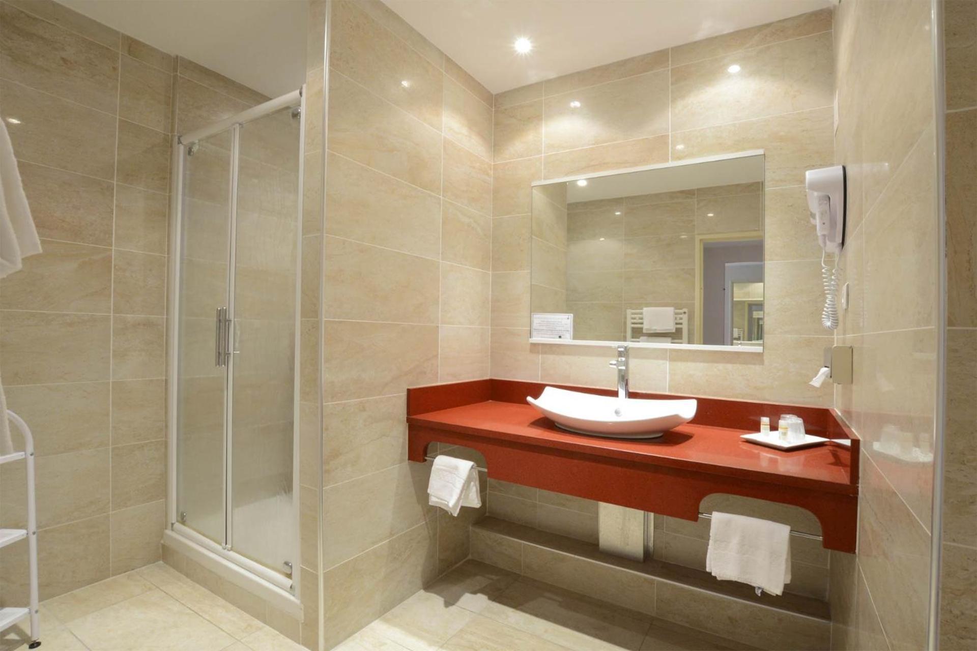 Chambre Quadruple Supérieure (2 Lits)