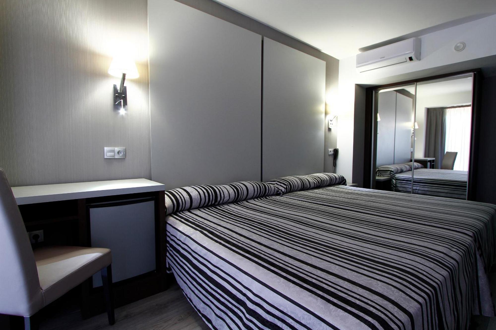Quadruple Room,746310953:JPEG