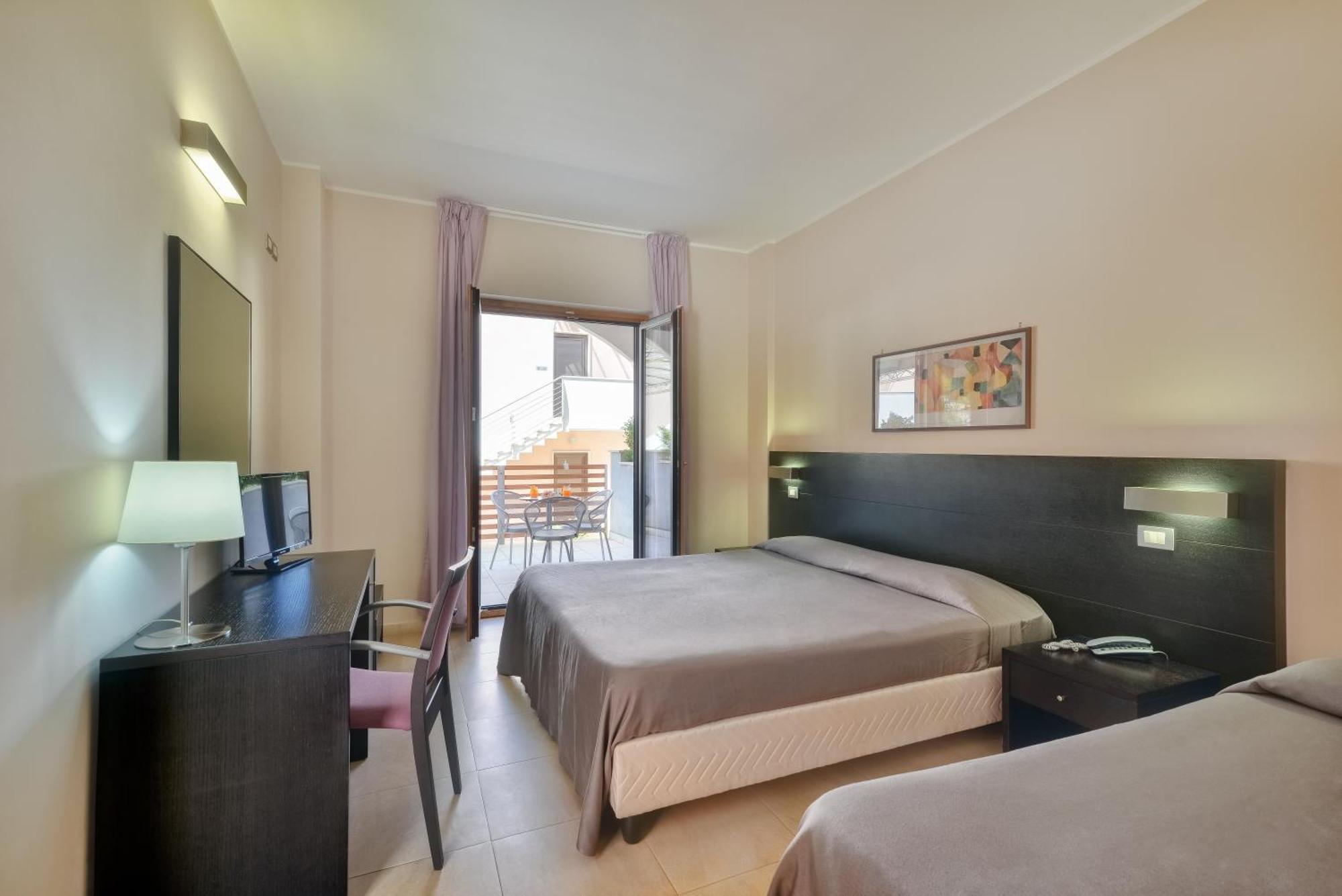 Quadruple Room,693785799:JPEG