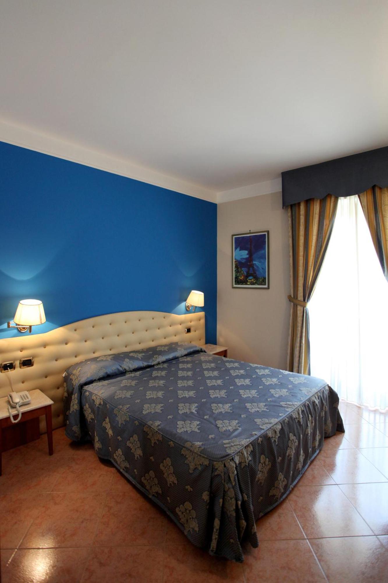 Single Room,924603082:JPEG
