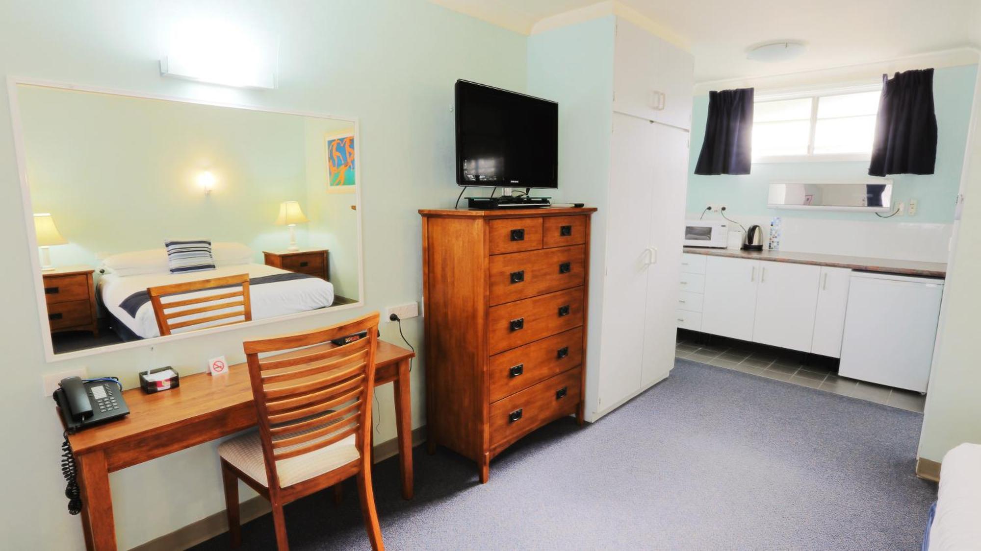 Deluxe Queen Room