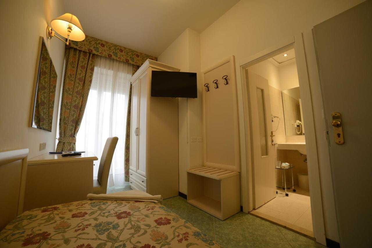 Single Room Balcony,695791554:JPEG