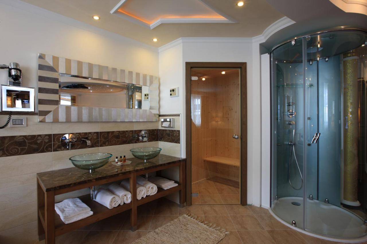 Queen Suite Spa Bath