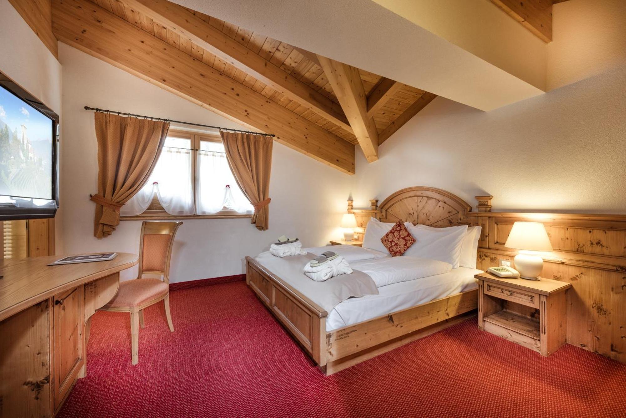 Double or Twin Room,697898886:JPEG