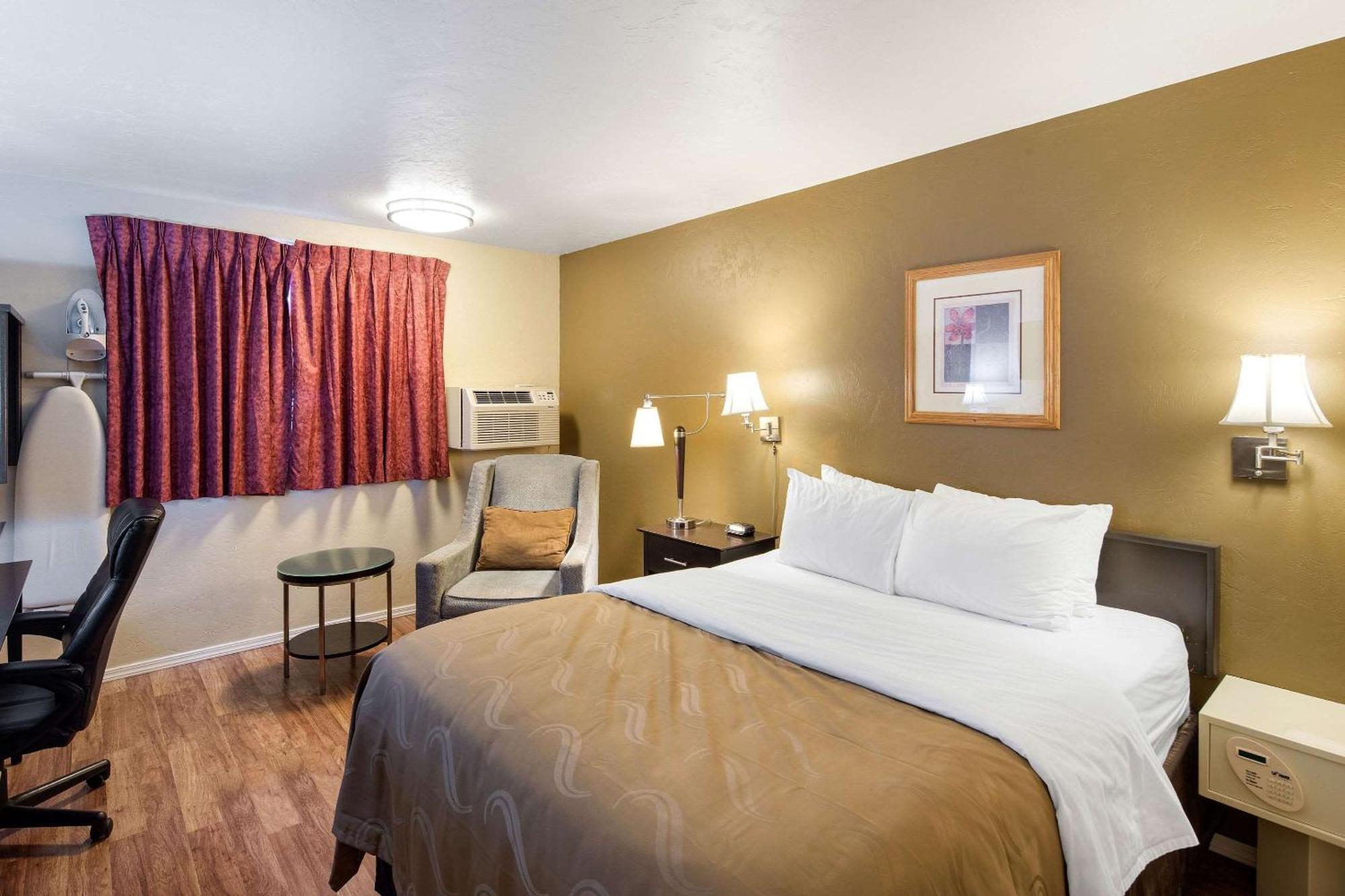 Queen Room - Accessible/Nonsmoking