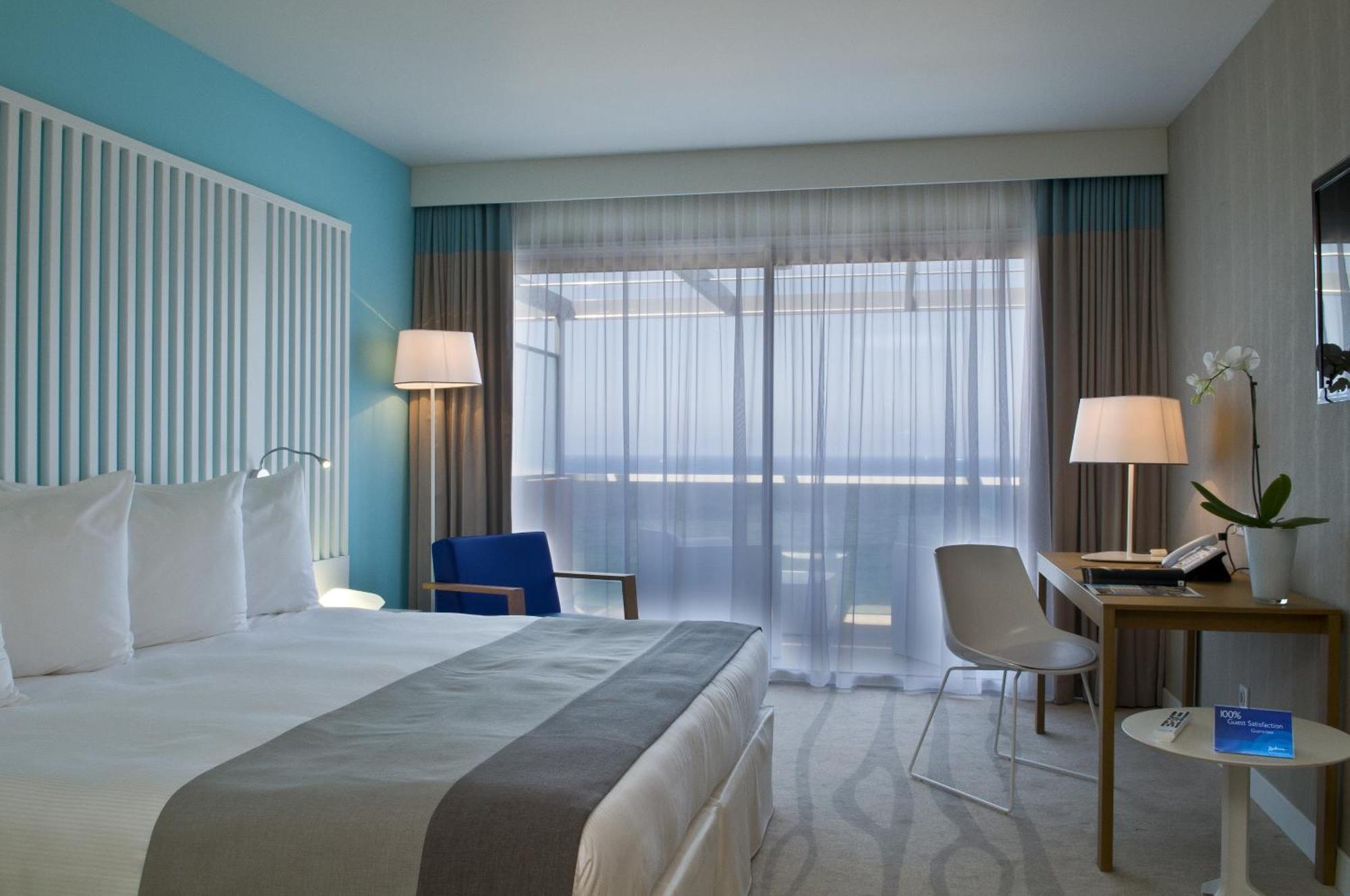 Habitación Superior con balcón y vistas al mar