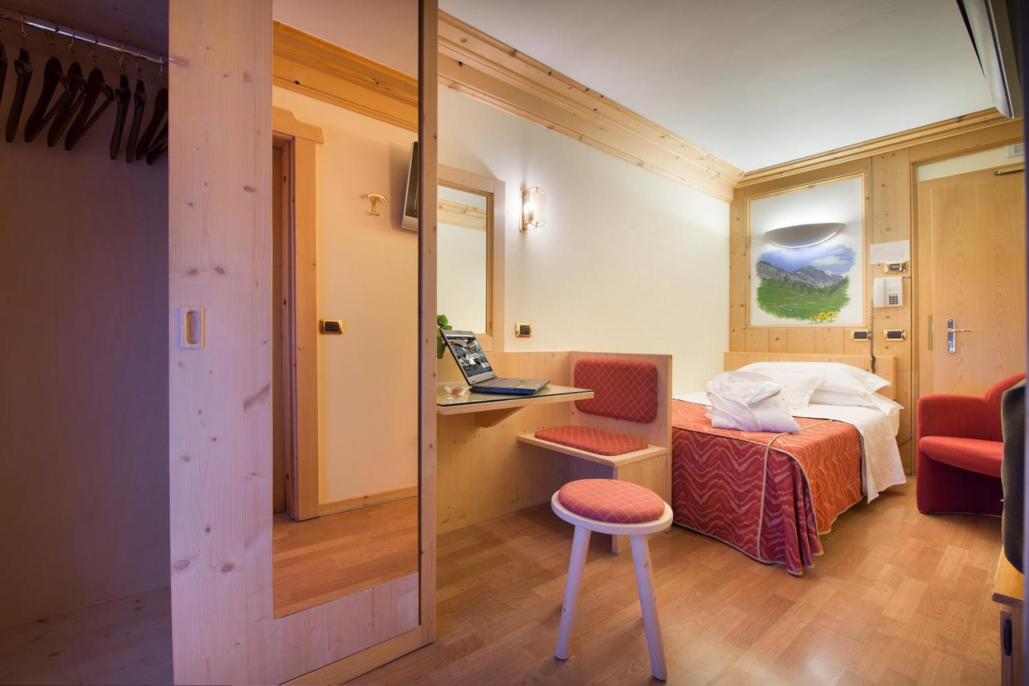 Single Room,1589256134:JPEG