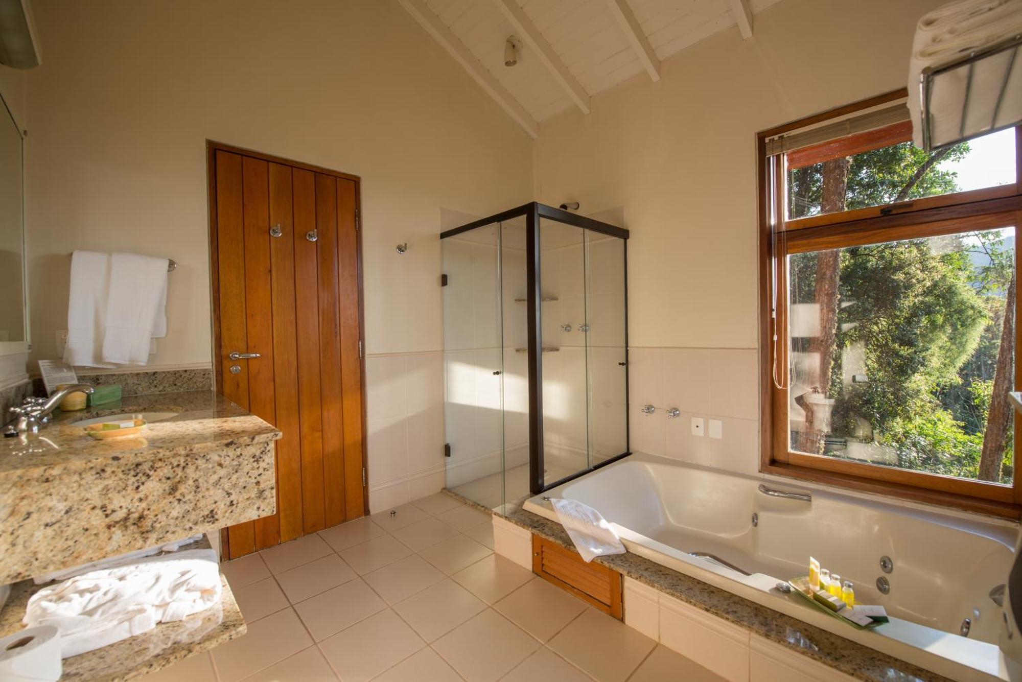 Chalé com Banheira de Hidromassagem, Vista e Chaise