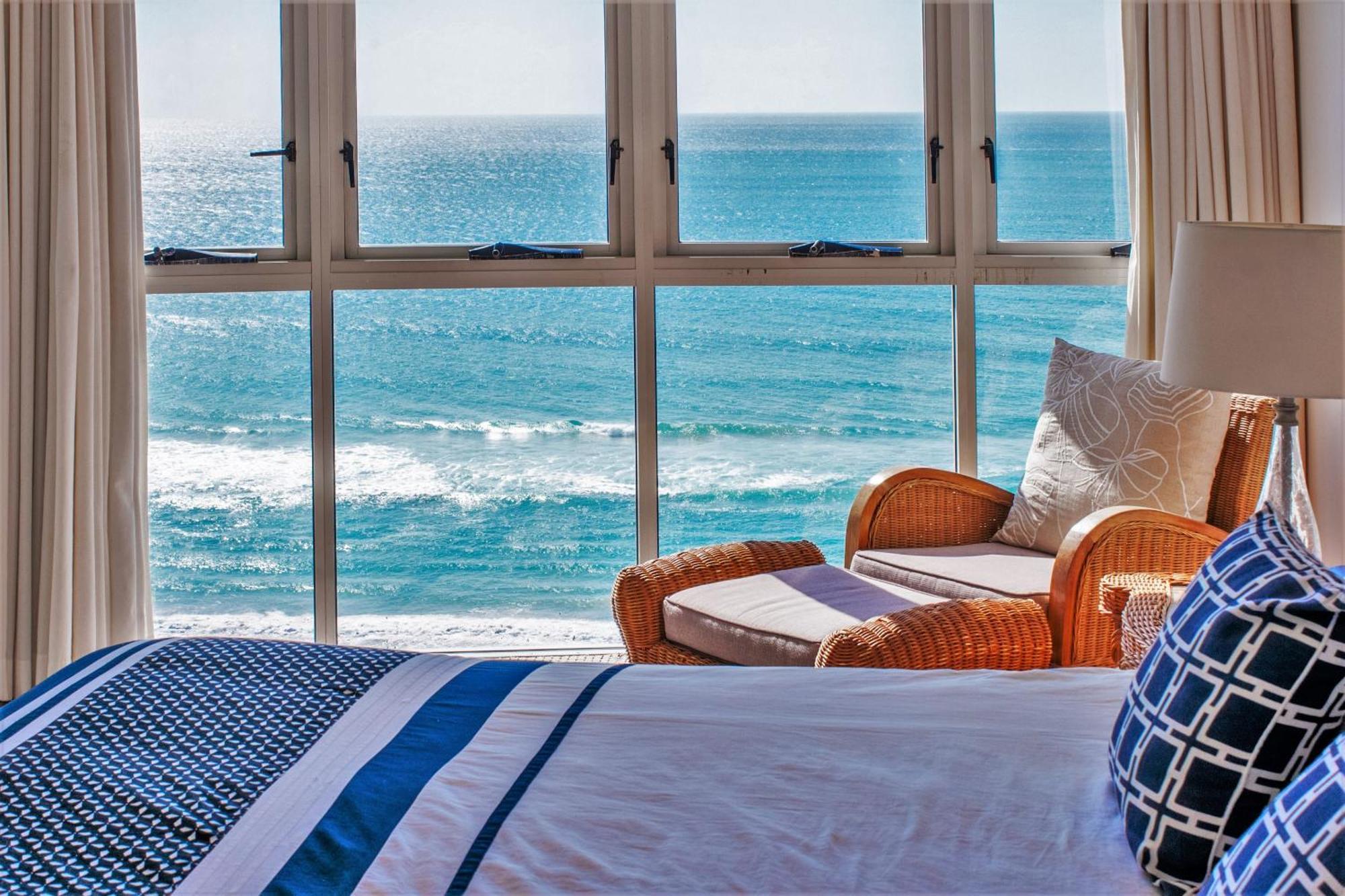 Three-Bedroom Apartment Ocean View