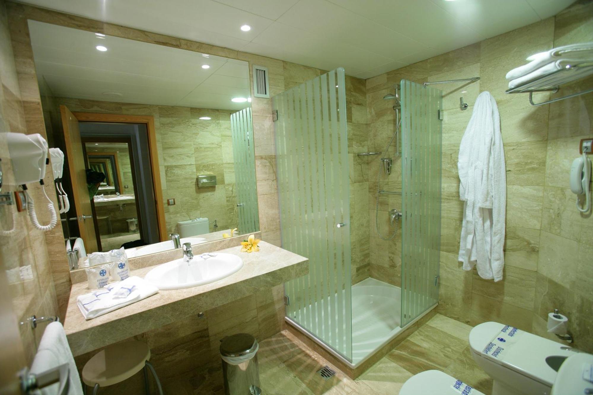 Triple Room,1306675723:JPEG