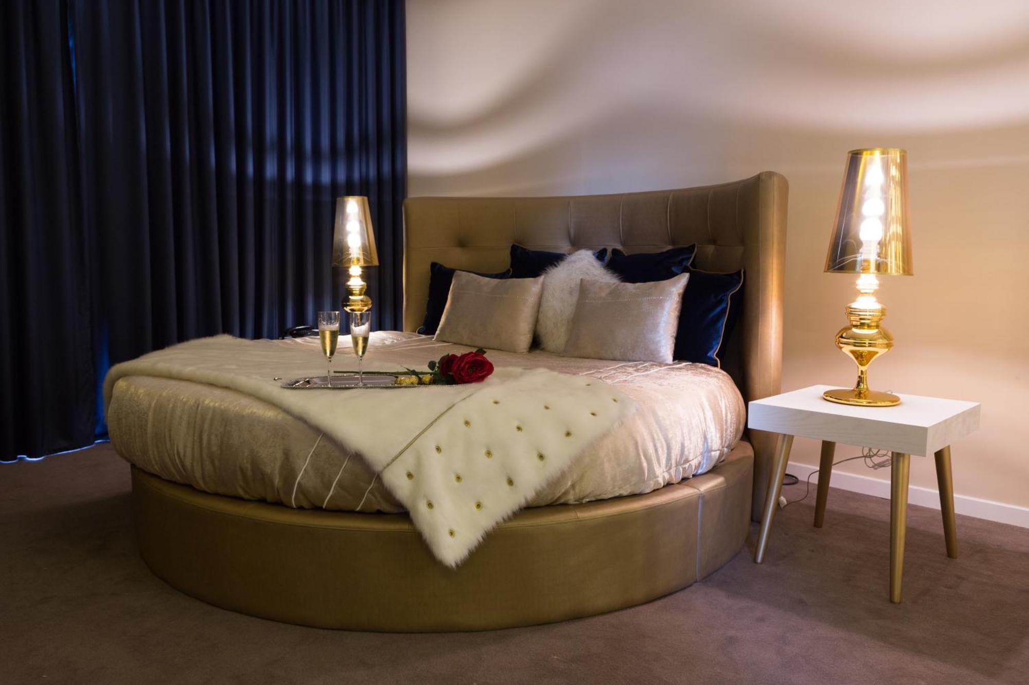 Romantic Suite,844341665:JPEG