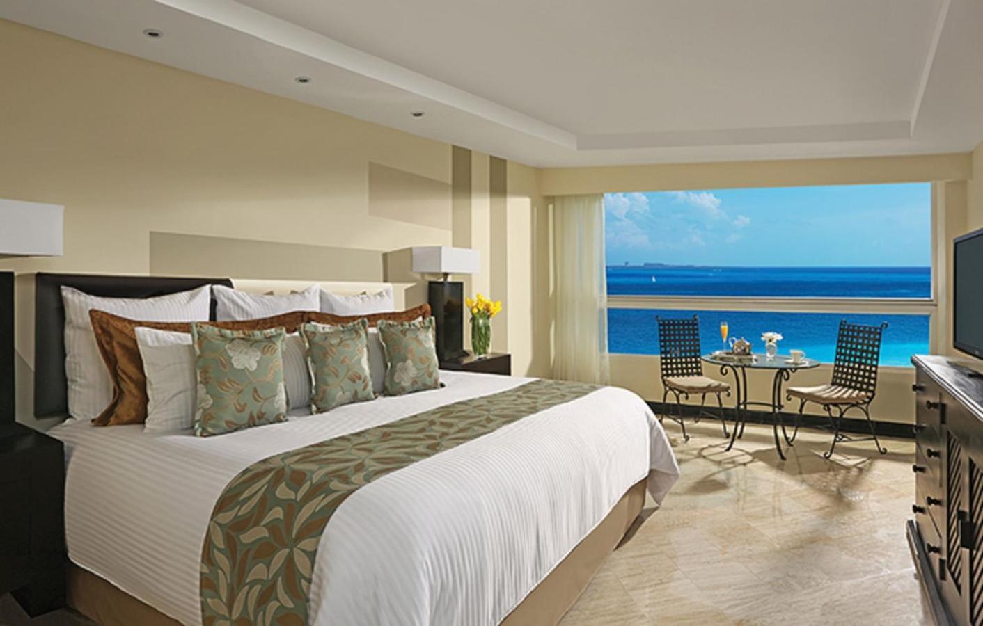 Deluxe Ocean Front,707646370:JPEG