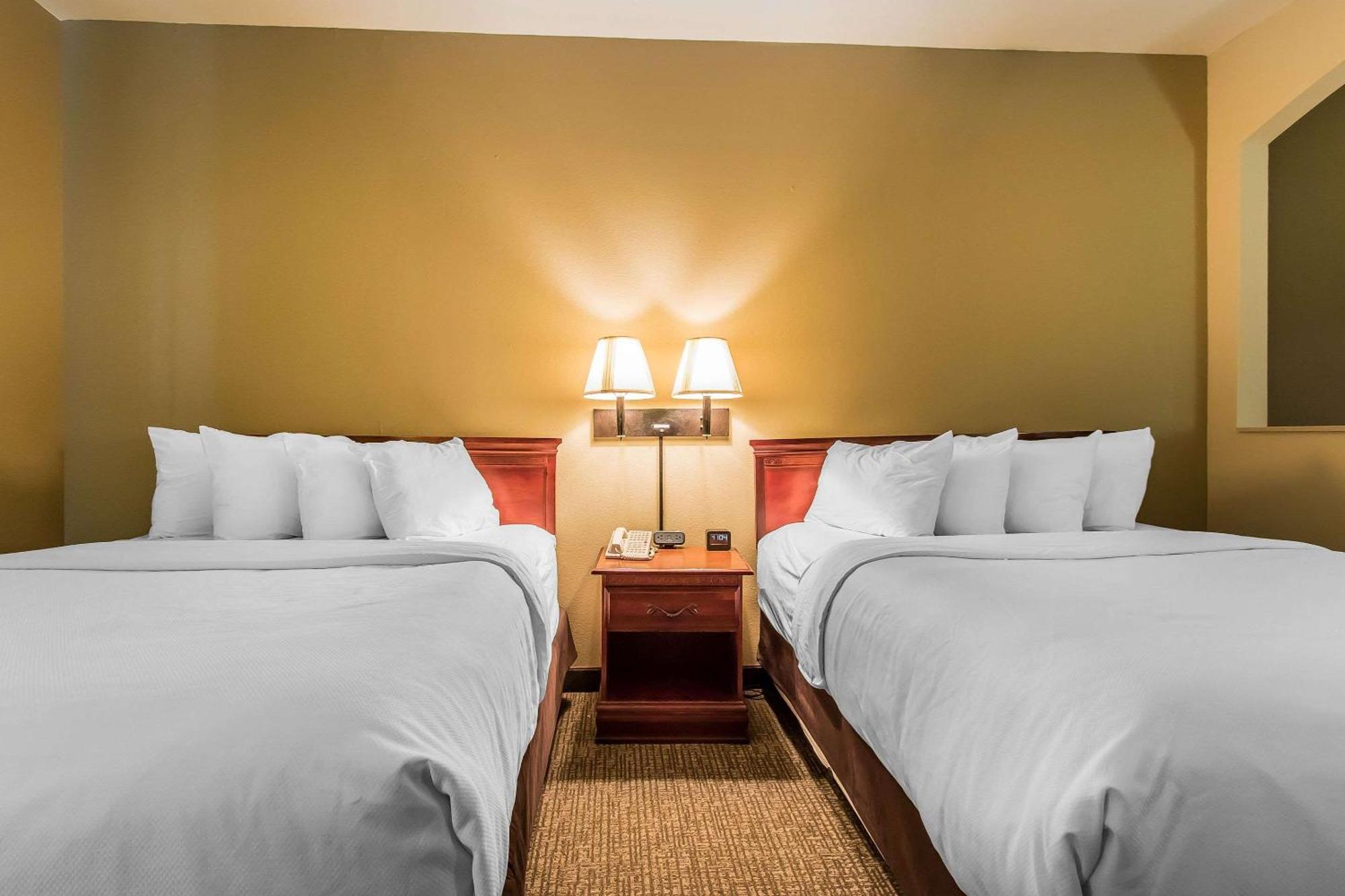 Queen Suite with Two Queen Beds - Non-Smoking
