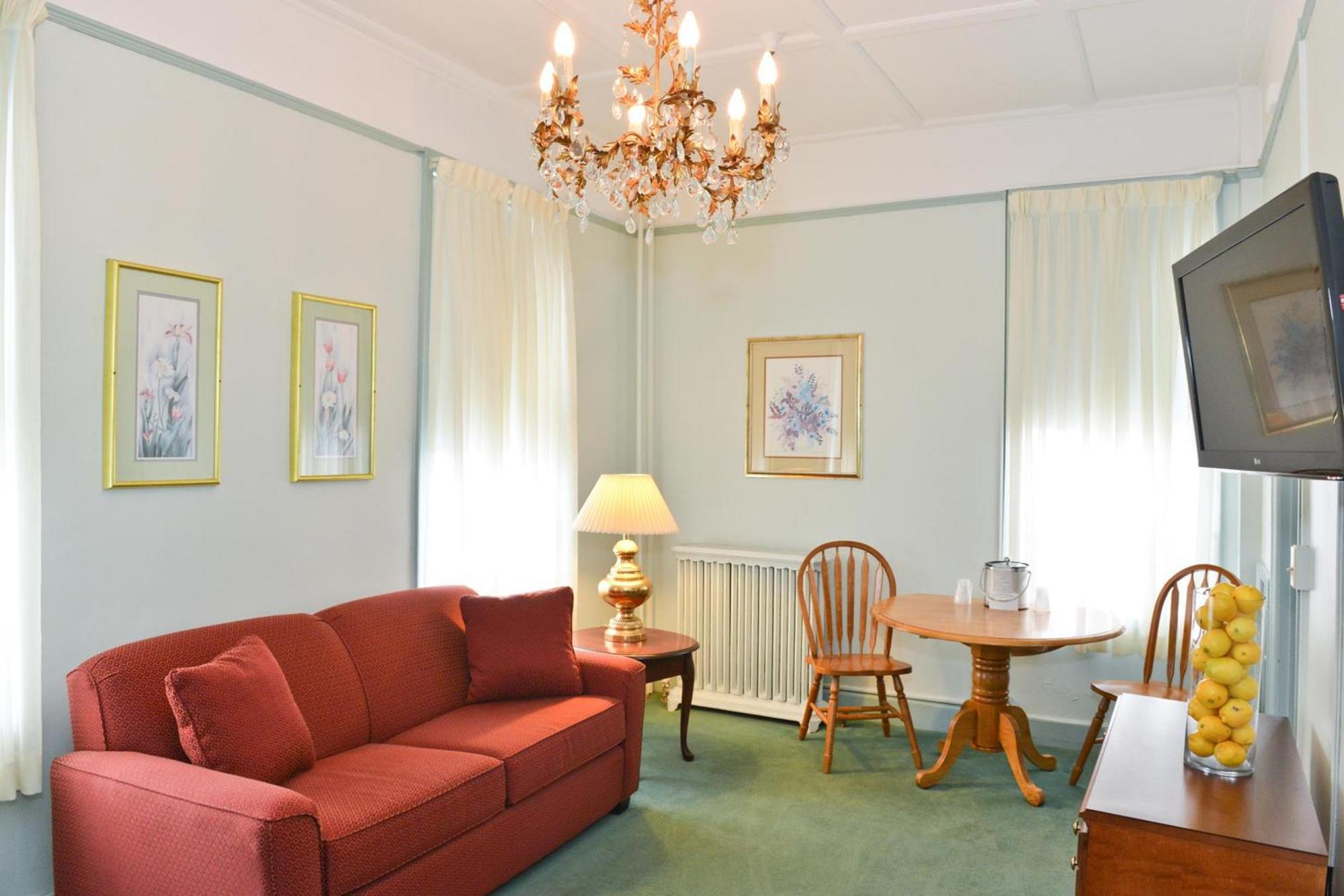 One Bedroom Family Room - Hotel