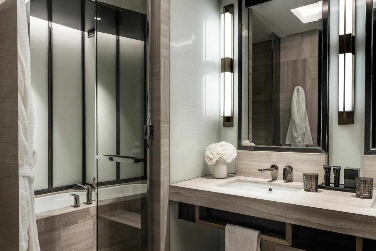 Premier Park-View Suite
