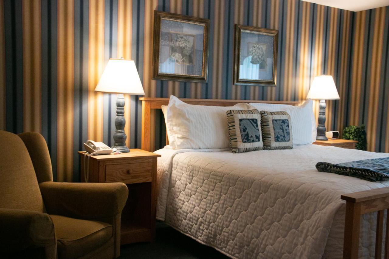 Atrium King Room