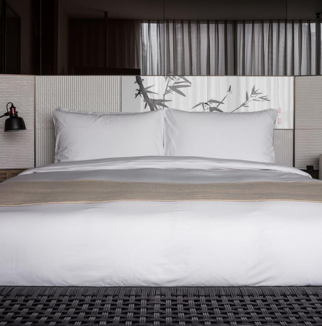 Studio 50 Lit King-Size