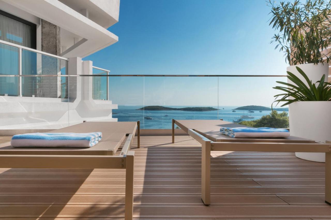 One-Bedroom Penthouse Suite Terrace Sea View