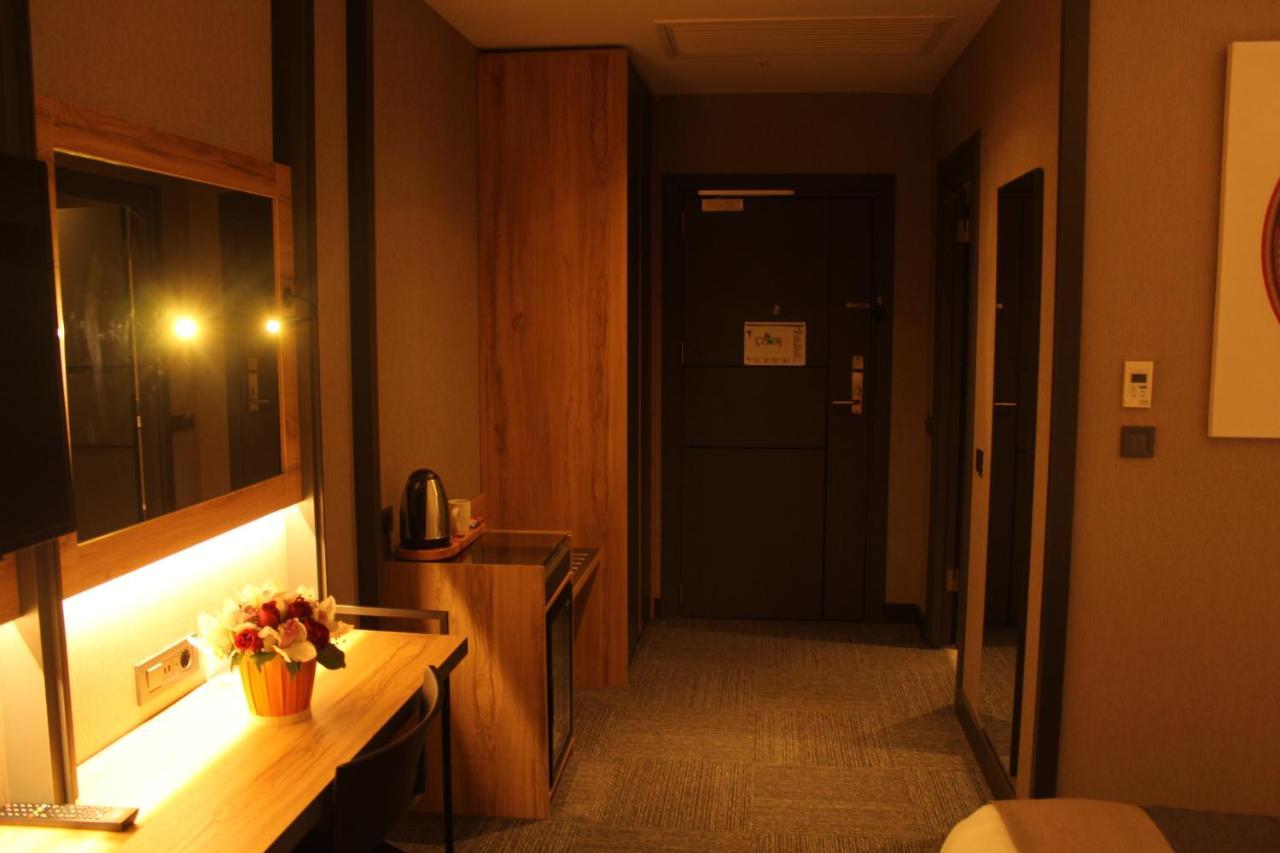 Deluxe Queen Room - Non-Smoking