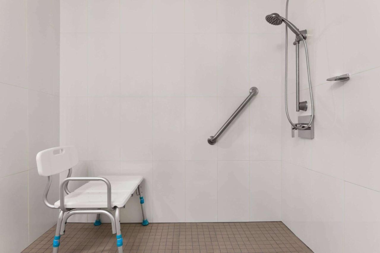 King Room Wheelchair Accessible or Non-Smoking
