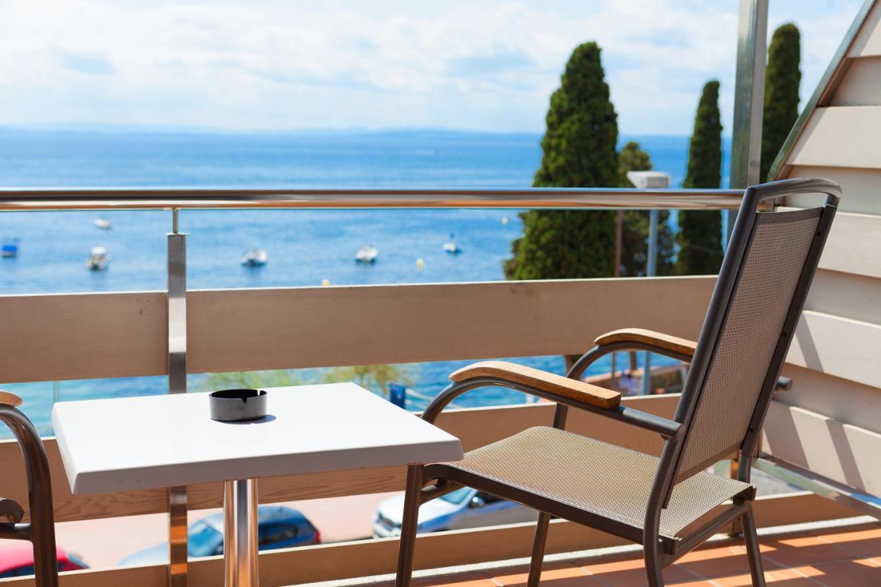 Double or Twin Room Sea View