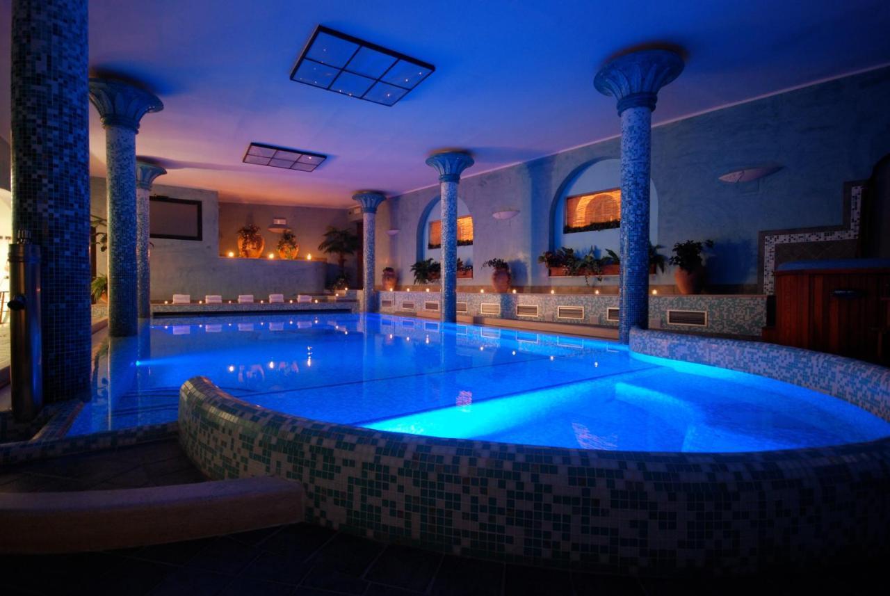 Double or Twin Room Spa Access Light
