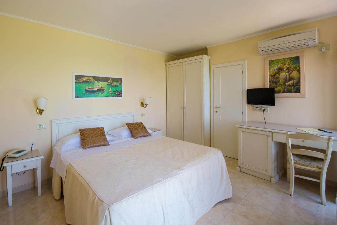 Double or Twin Room Sea View