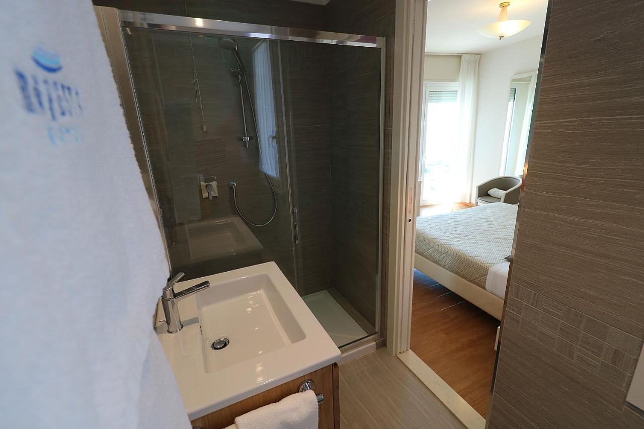 Comfort Double or Twin Room Side Sea View,973662916:JPEG